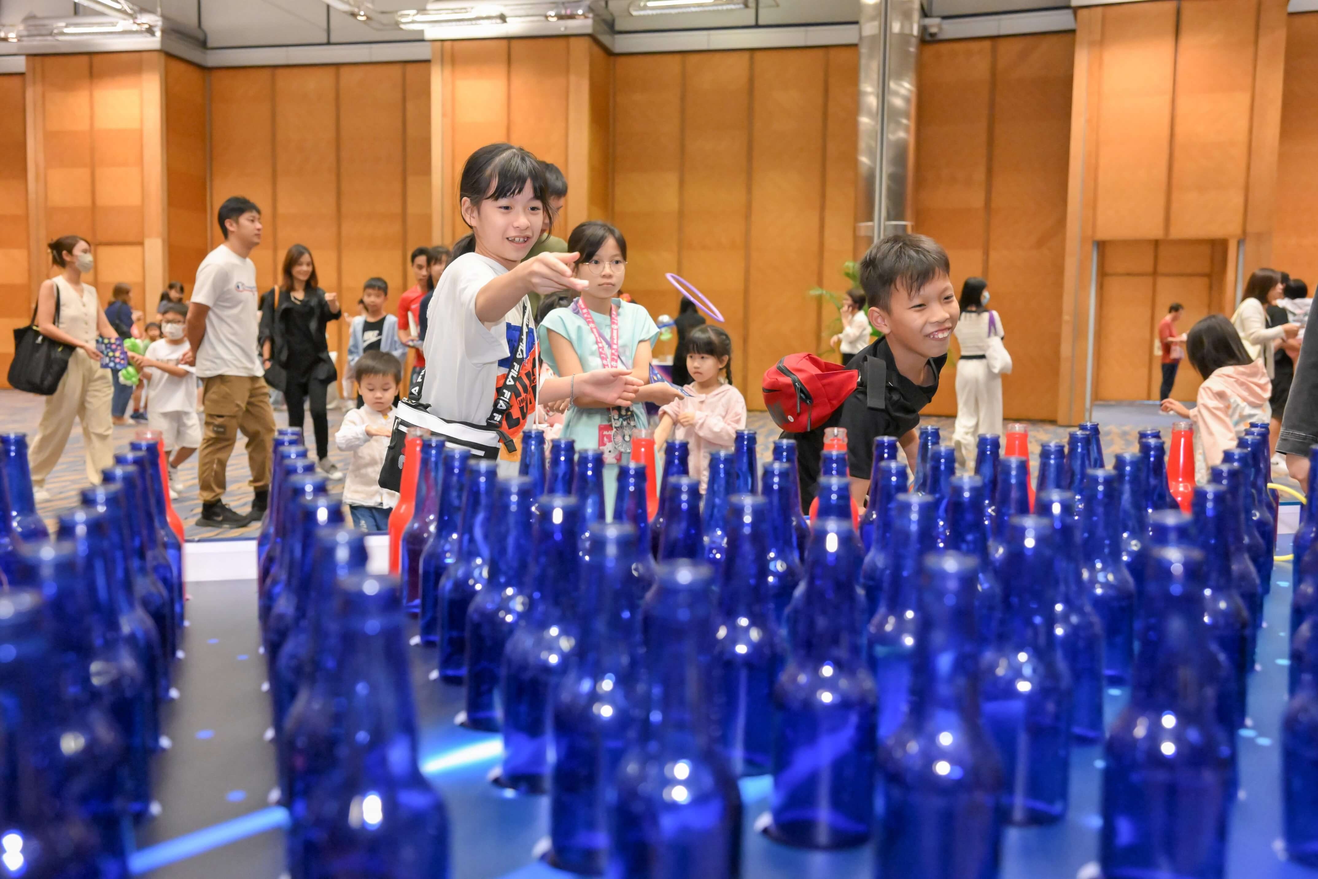 万通保险《"童"理倾一倾》亲子讲座同场特设亲子同乐专区，让一众来宾同享亲子互动的乐趣。