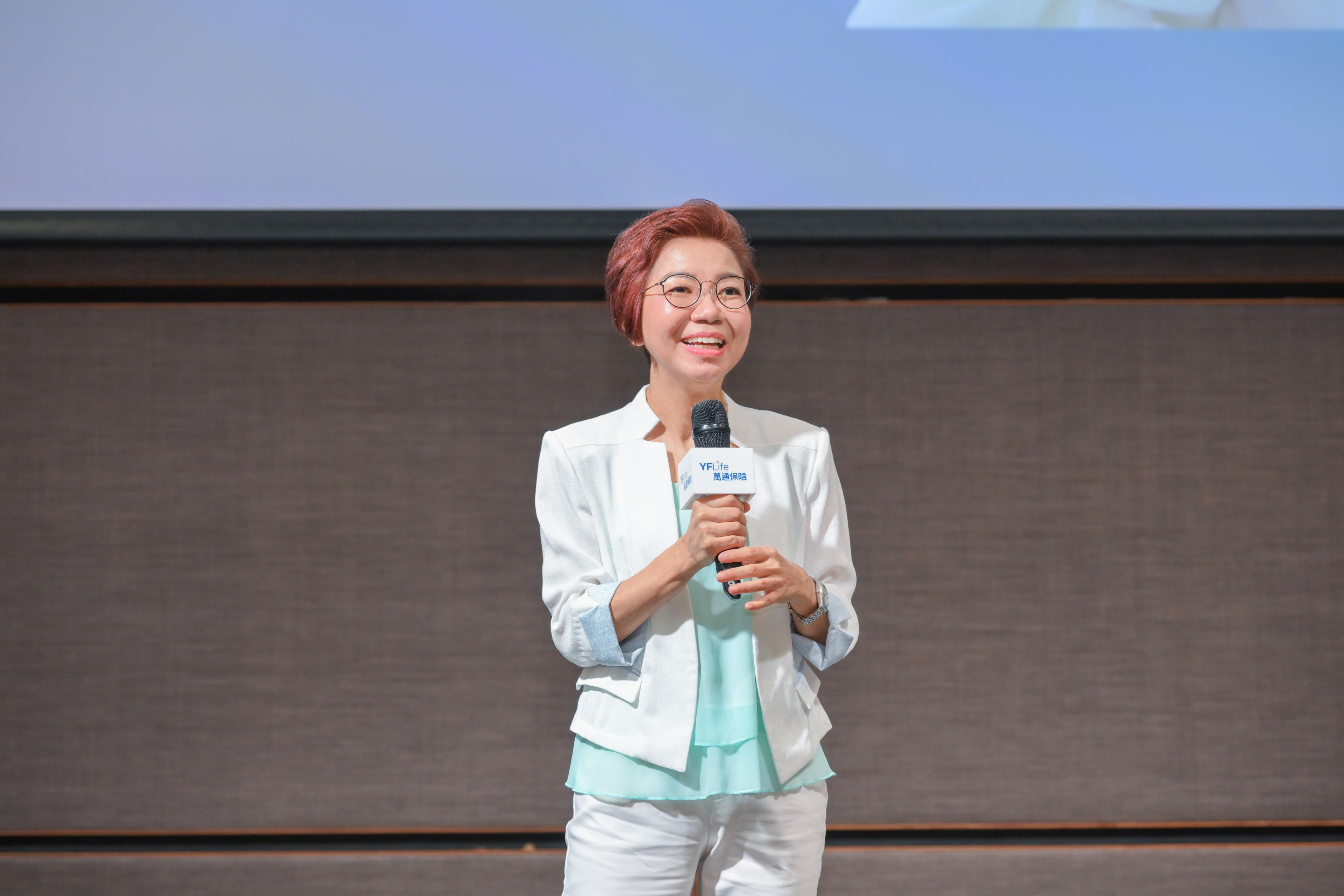 資深兒童發展顧問麥何小娟女士與一眾嘉賓分享親子溝通技巧。