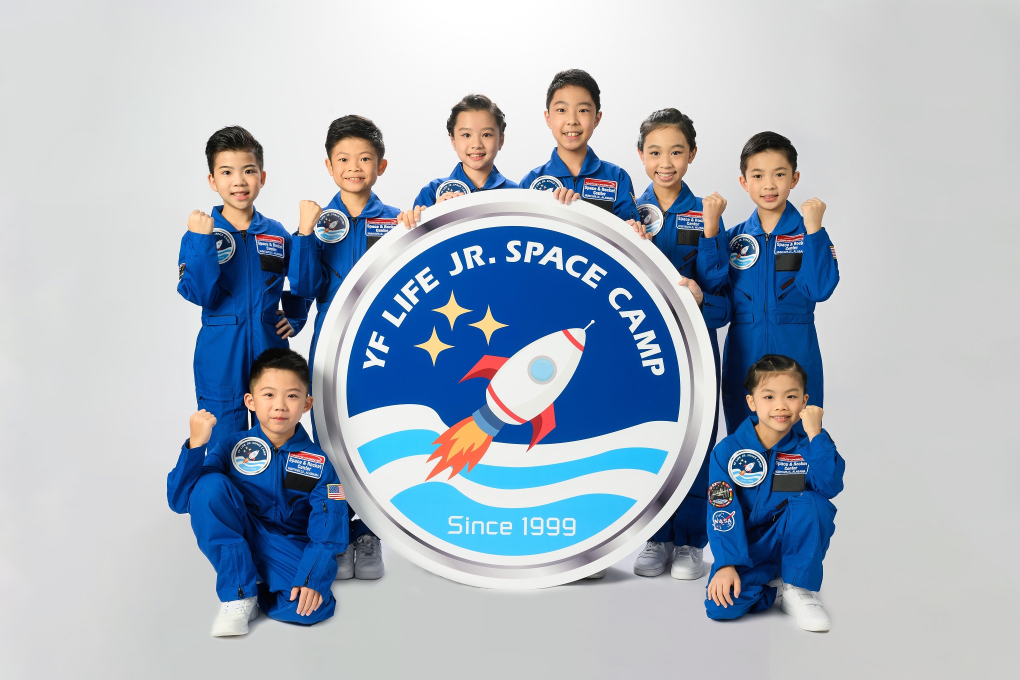 8 位 2023年萬通保險小太空人蓄勢待發，準備展開九天「美國太空探索之旅」：（左起）胡文博、黎忻瀚、倫睿希、許靖悠、吳坤奇、達芷欣、王爾騰、梁凱晴