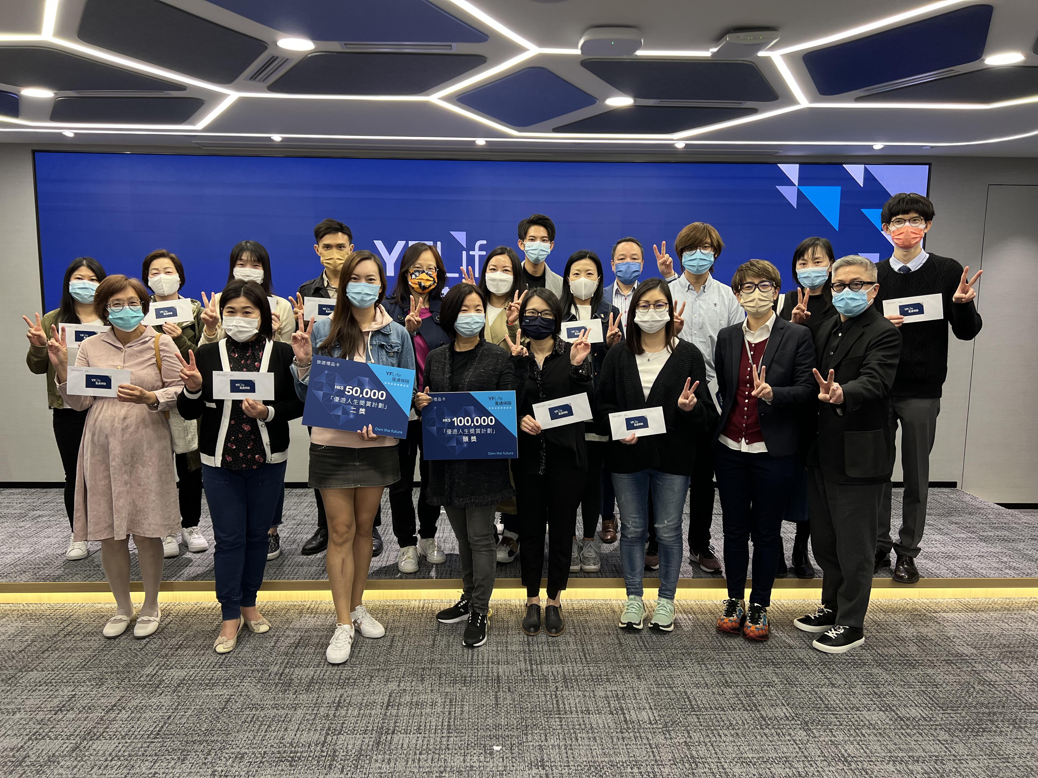 一眾得獎的幸運兒於頒獎典禮上合照